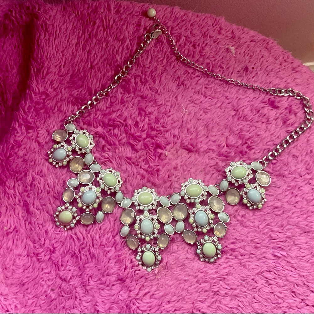 Elegant Silver and Green Statement Necklace
